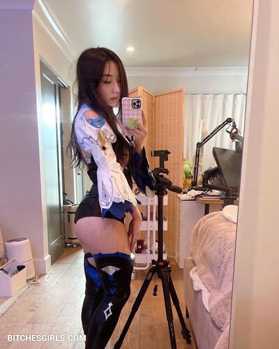 Lisha Wei Nude Twitch Streamer